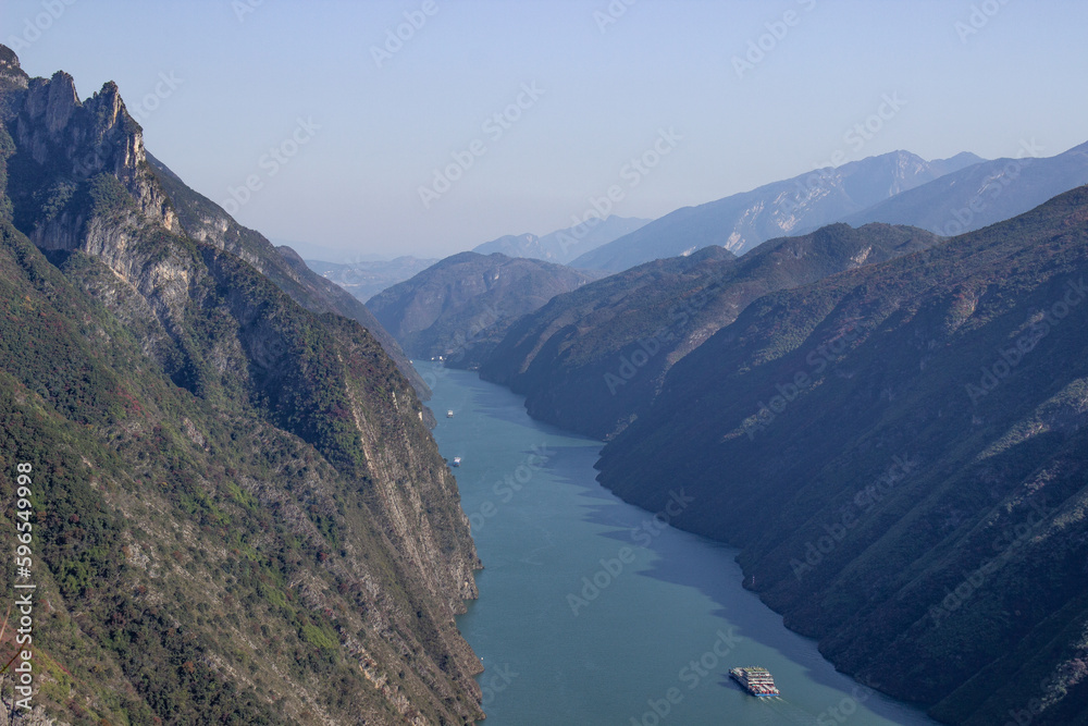 The Three Gorges of the Yangtze River is a natural beauty in Chongqing, China, with vast rivers, steep canyons, and colorful forests. It is one of the tourist attractions in Chongqing, China.