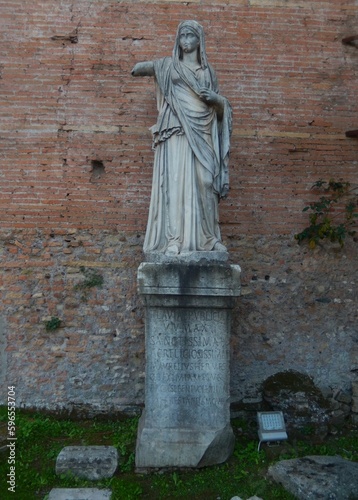 Roma, archeologia, Casa delle Vestali, Vestale