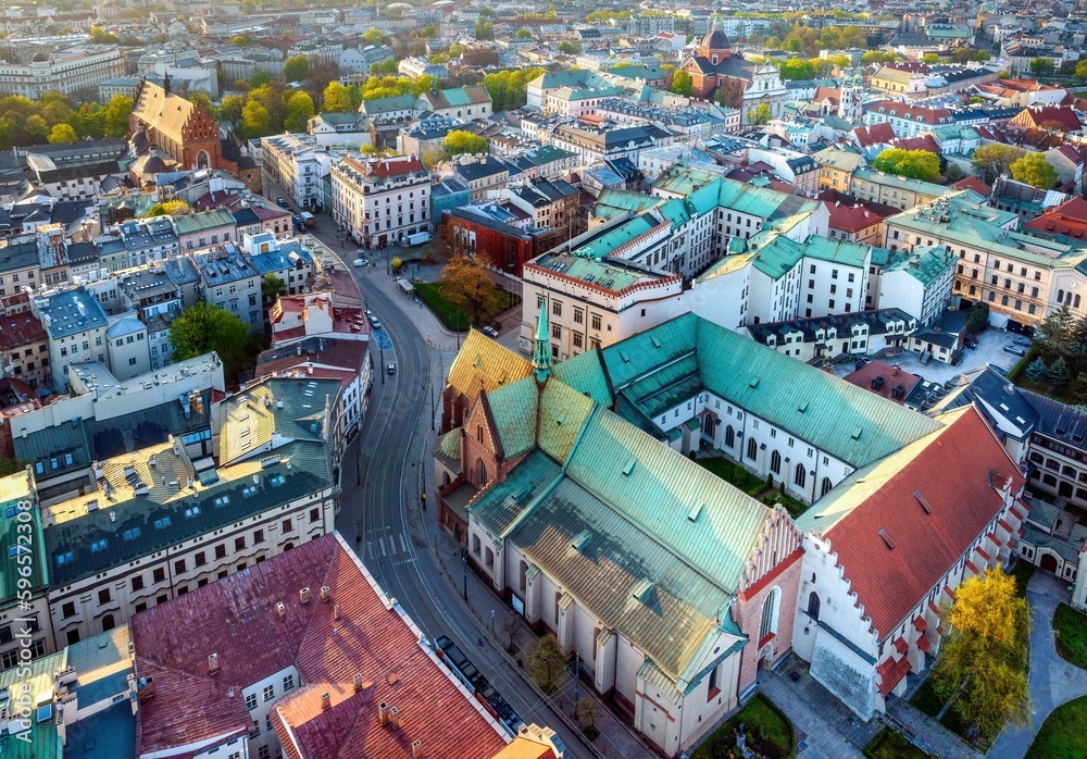 Plac Wszystkich Świętych w Krakowie z Kościołem Franciszkanów i Pałacem Wielopolskich z drona