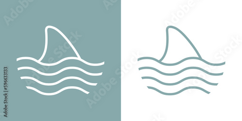 Logo Nautical. Aleta de tiburón lineal con olas de mar