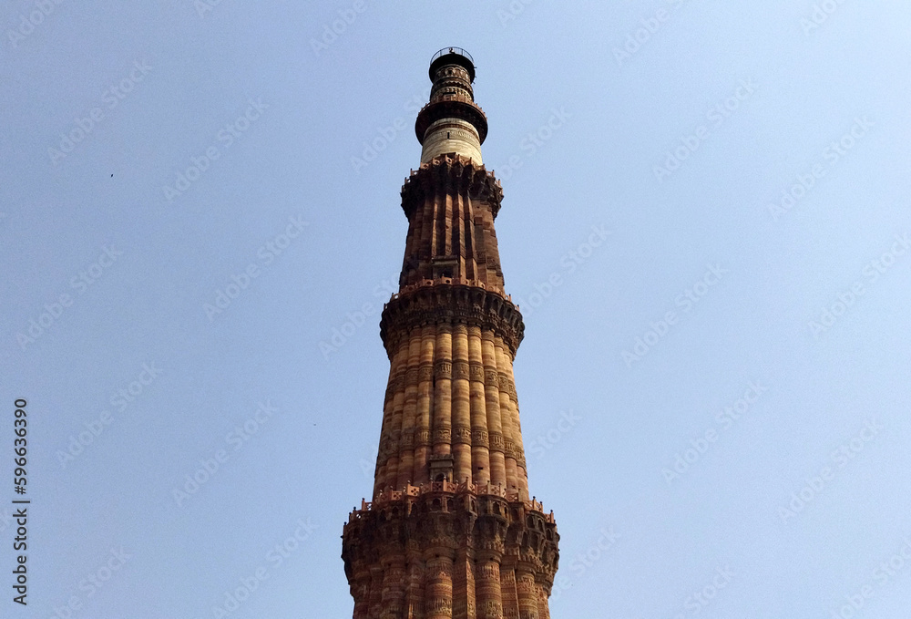 Φωτογραφία The view of Qutub Minar was built by Qutb-Ud-din Aibak in the 13th Century in Delhi