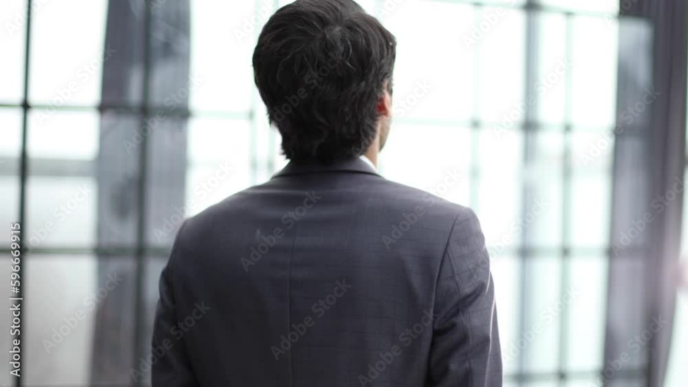 Leader Thinks about a New Strategy for his Team