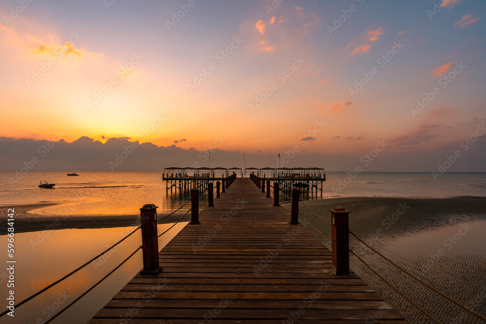 Fototapeta premium sunrise on the pier