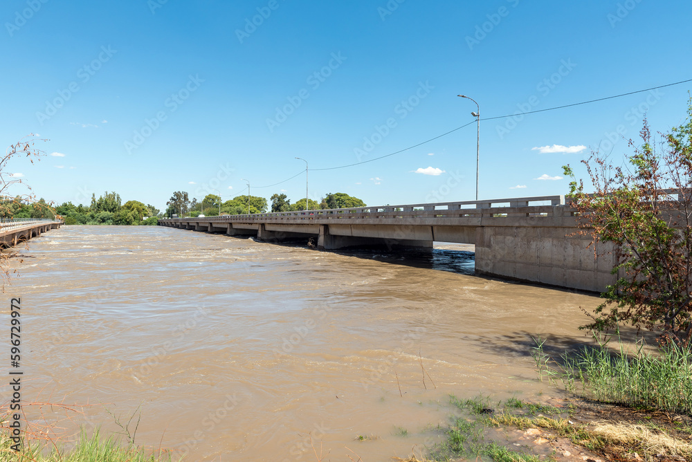 Old and new bridges over flooded Orange River at Upington