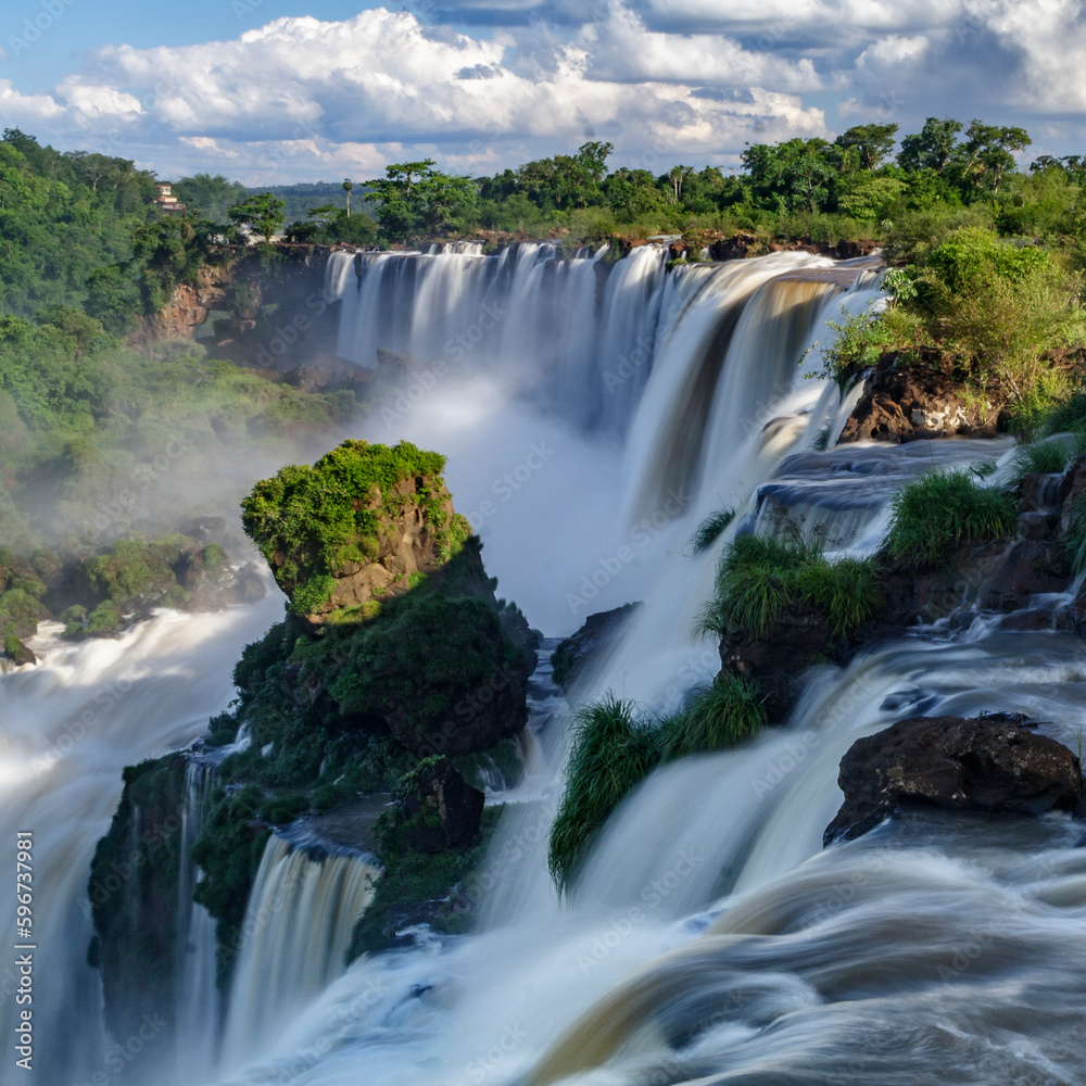 Fototapeta premium Iguazu Wasserfälle, Iguazu Nationalpark, Argentinien, Südamerika