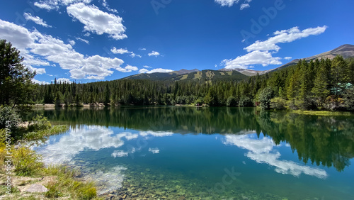 Fototapeta Naklejka Na Ścianę i Meble -  Sawmill Reservoir in the mountains in Breckenridge Colorado