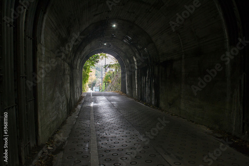 トンネル入口 自動車道