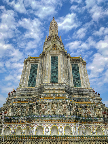 The visiting card of the capital of Thailand is the Buddhist temple Wat Arun, Temple of Dawn, which is located on the banks of the Chao Phraya River