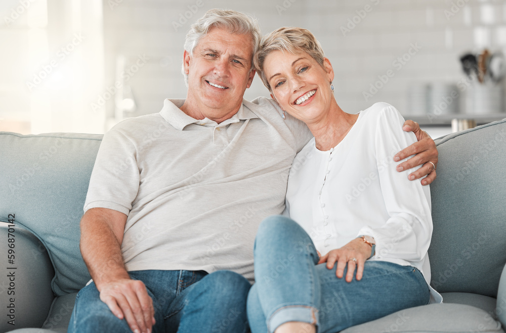 Were definitely two of a kind. Shot of a happy senior couple relaxing on the sofa at home. - obrazy, fototapety, plakaty 