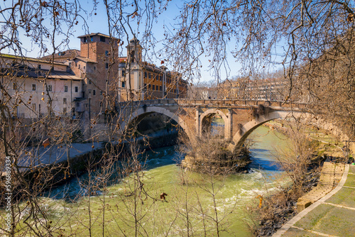 Фотография Travel to Italy - view of Tiber River and Ponte Fabricio bridge to Isola Tiberin