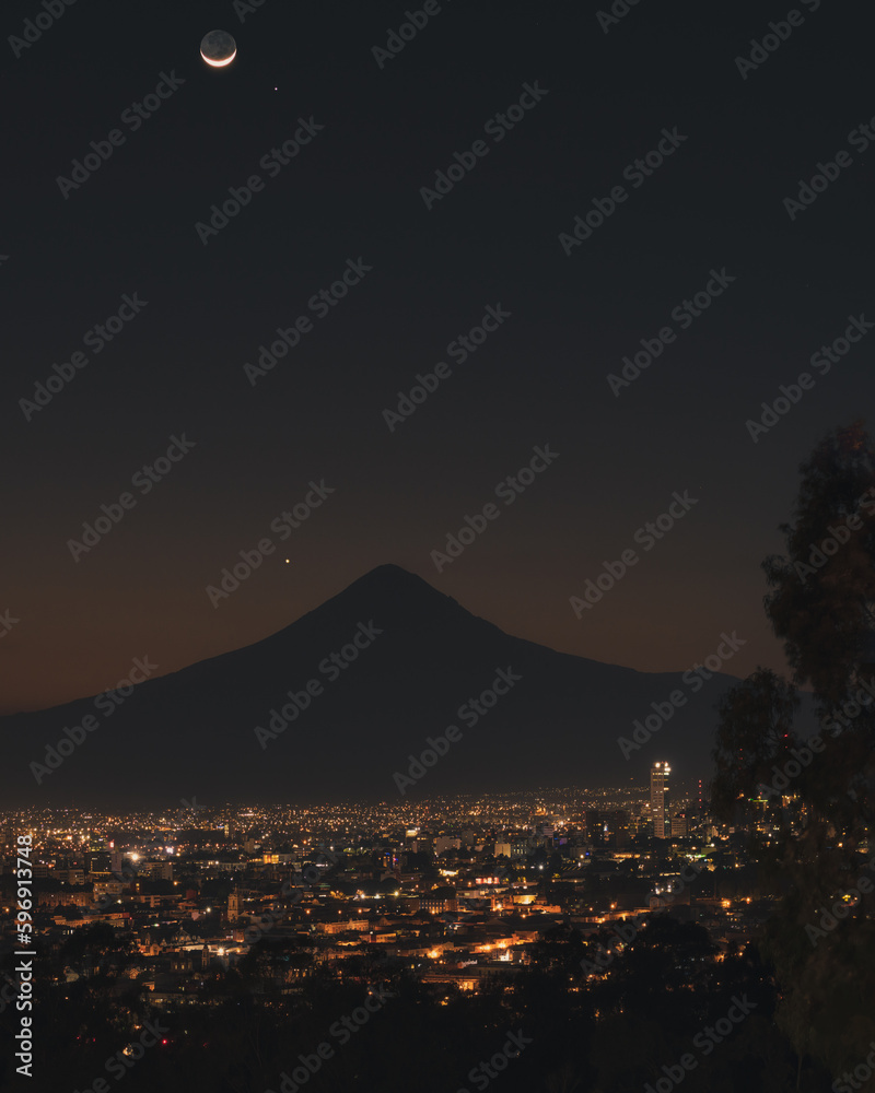 Conjunción planetaria sobre el volcán Popocatépetl, en Puebla
