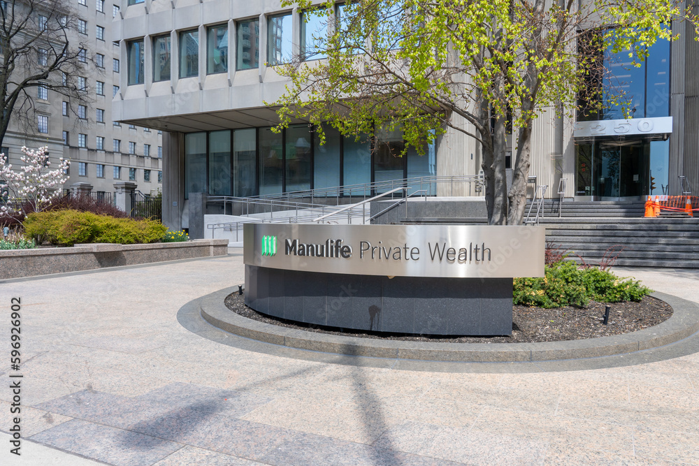 Fotka „Toronto, Canada April 26, 2023 Manulife Private Wealth office
