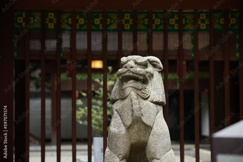 神社の石の狛犬の風景