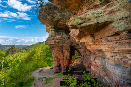 Naturdenkmal Bruderfelsen am Rodalber Felsenwanderweg in Rodalben. Region Pfalz im Bundesland Rheinland Pfalz in Deutschland