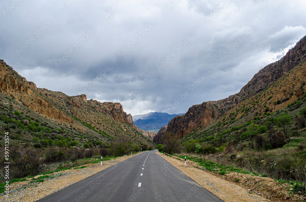 road to the mountains