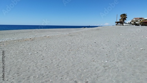 Walking on the beach - Solo 