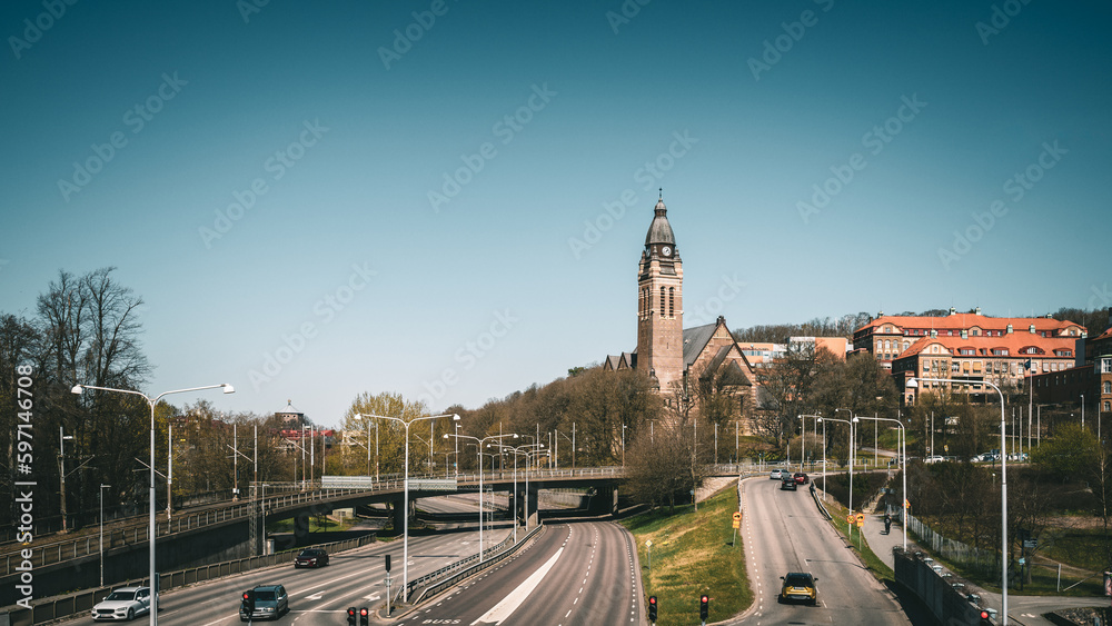 Naklejka premium Cityscape Gothenburg Centre with traffic and Annedals church in the background.