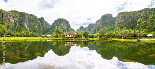 Cuadro en lienzo beautiful town of ramang ramang in sulawesi, indonesia