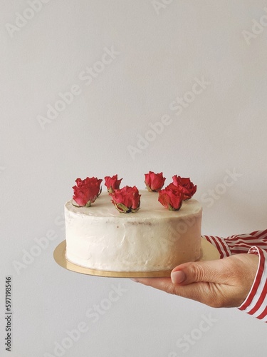 Strawberry cake in hands (ID: 597198546)