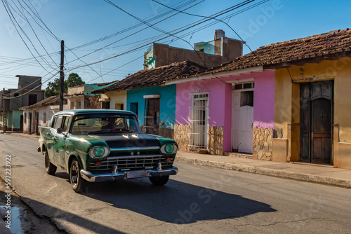 Old American car in the historic streets of Trinidad © Nicolas VINCENT