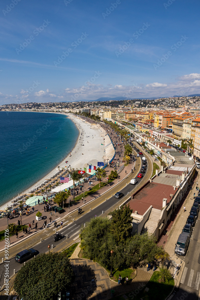 Panorama sur la Promenade des Anglais et la plage depuis la Tour Bellanda à Nice