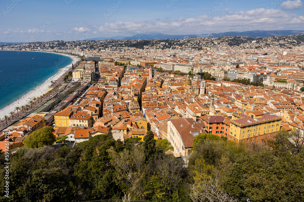 Panorama sur la Promenade des Anglais et la plage depuis le Mont Alban (Colline du Château) de Nice