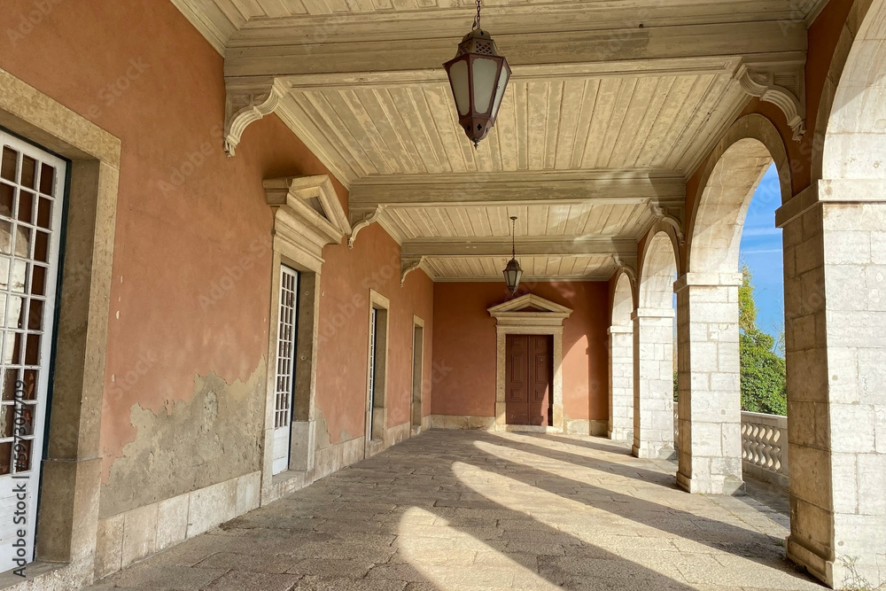 Fototapeta premium Historical building facade in Lisbon garden