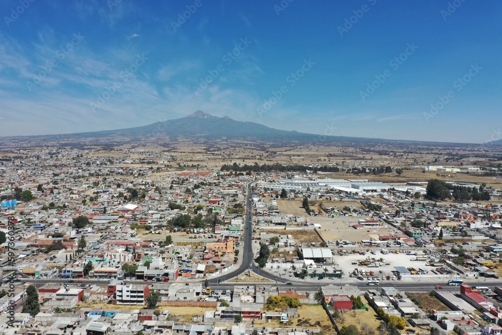 Paisaje de carretera de Amozoc Puebla con cielo azul