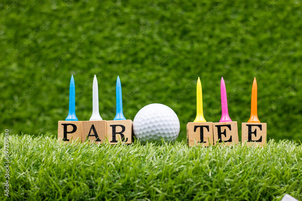 Golf party with golf ball and tee on green grass for golfer party invitation  - obrazy, fototapety, plakaty 