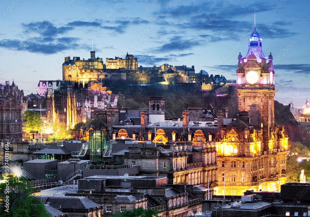Fototapeta premium Edinburgh Castle and Princes Street at Sunset from Calton hill, Scotland - UK