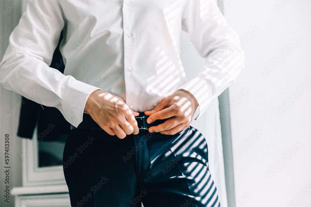 Obraz premium business person holding a hand