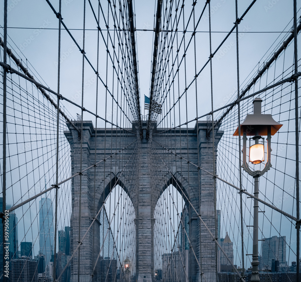 Fototapeta premium New York city Brooklyn Bridge at dusk