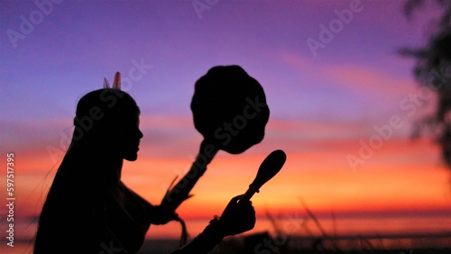 Tableau sur toile Native American Indian Shaman with shamanic tambourine - shamanic ritual - shaman