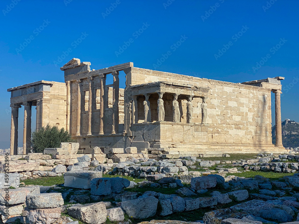 Rovine dell'acropoli di Atene in una bella giornata con il cielo blu