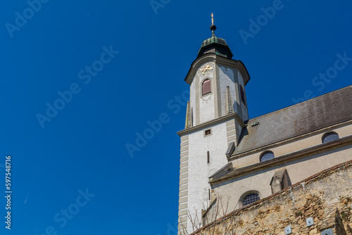 Obraz na płótnie Low-angle view of a church against a blue sky w salonie