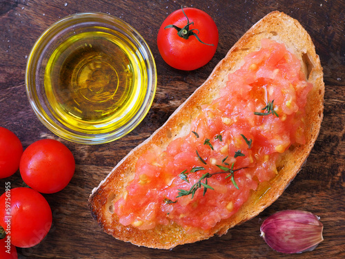 Toast with fresh grated tomatoes, olive oil and garlic. Traditional Spanish tapas