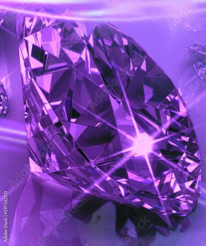 Gema diamante de color magenta, morada, violeta espectacular!