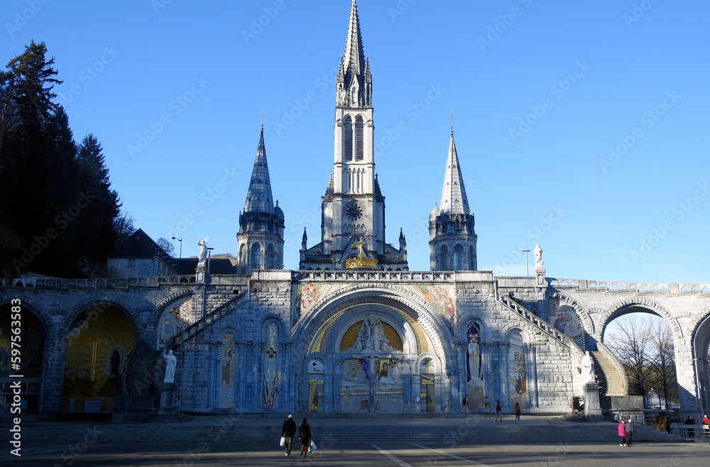 Fototapeta premium Panoramic of the basilica of Lourdes, France