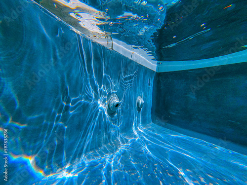 Obraz na płótnie A serene photo capturing the perfect summer day with a vibrant swimming pool as the main focus, charmingly accompanied by a delightful duck enjoying a cool swim. A must-see for all nature and aquatic w salonie