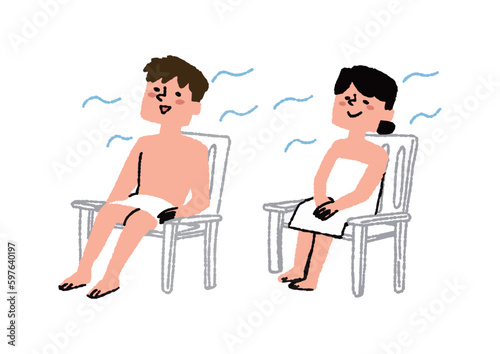 椅子に座って外気浴をする男性と女性のセット
