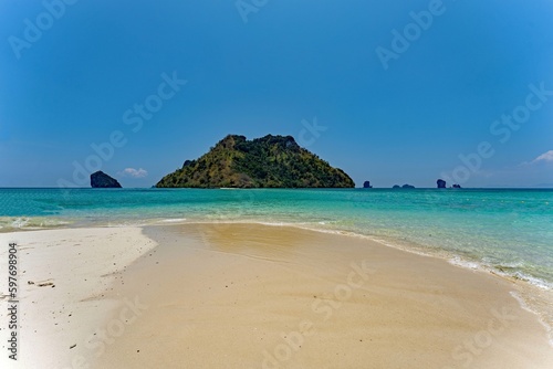 Der Strand von Tub Thale Weak Region Krabi in Thailand