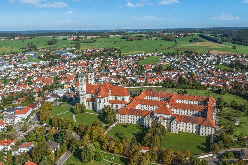 Die Klosteranlage von Ottobeuren im Unterallgäu im Luftbild - obrazy, fototapety, plakaty 