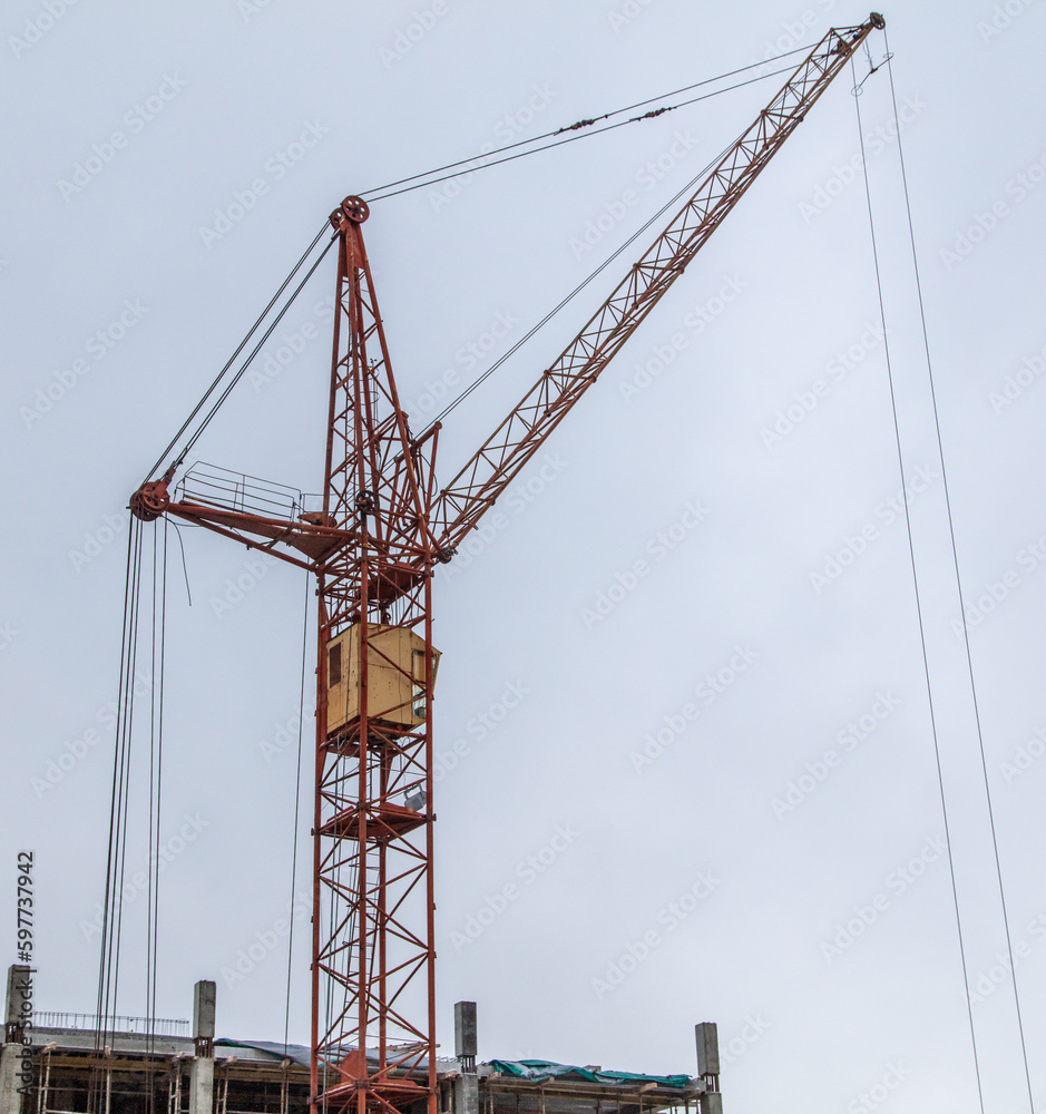 Construction of a multi-storey building with a tower crane
