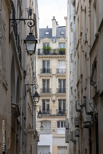 Paris Porte Saint-Denis © Katja Xenikis