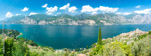 Obraz na płótnie panoramic view on Lake Garda over Malcesine town in Italy w salonie