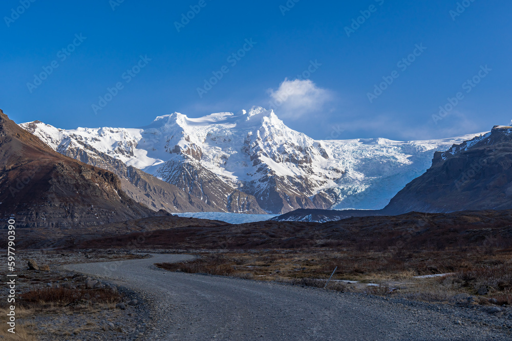 Svinafellsjokull glacier in a sunny day