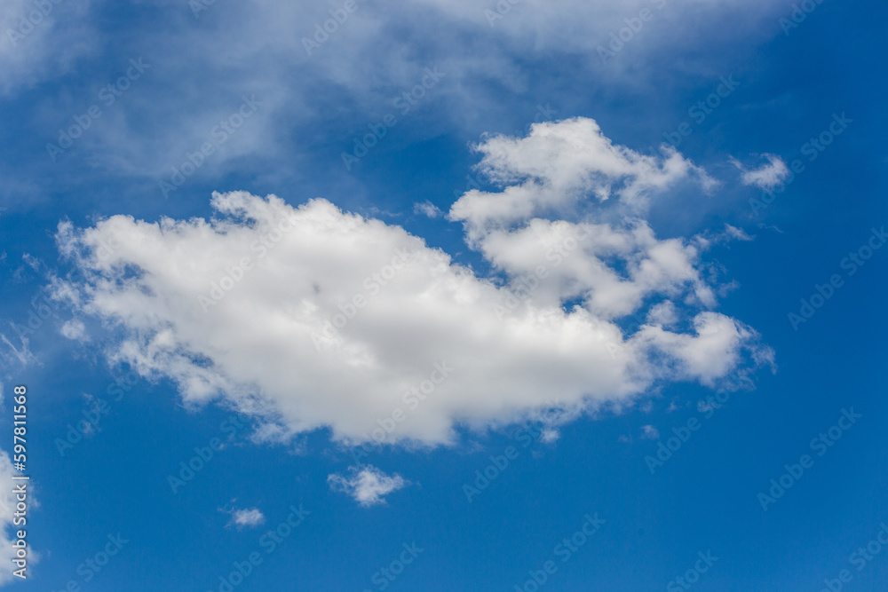 Obraz premium Beautiful white puffy clouds in a blue sky. A pretty cloudscape. Fresh, airy light and clean. Clouds above the Sonoran Desert in Tucson, Arizona, USA.