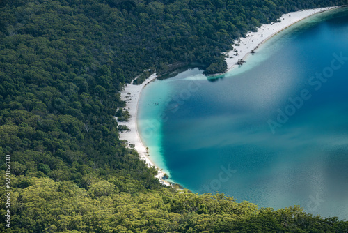 Foto Aerial view of Lake McKenzie, Fraser Island (K'gari), a sand  island along the south-eastern coast in the Wide Bay–Burnett region, Queensland, Australia