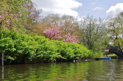 Frühlingsblühen am Stadtparksee Liebesinsel Stadtpark photo