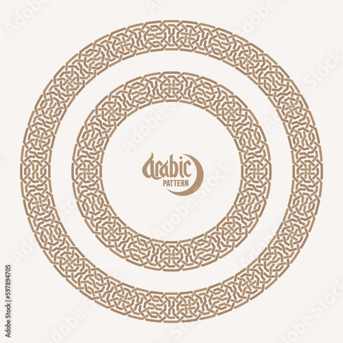 Seamless circle frame pattern in authentic arabian style.